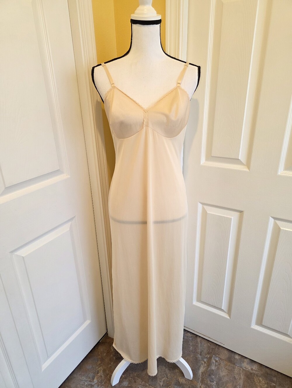 VANITY FAIR VINTAGE BEIGE SLIP, SIZE 36